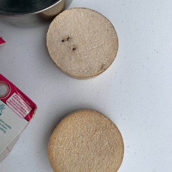 BIRD SUPPLIES - 5pc lot PARROT MACCAW, cage accessories, bowl, 2 pedicure perch - Picture 6 of 7